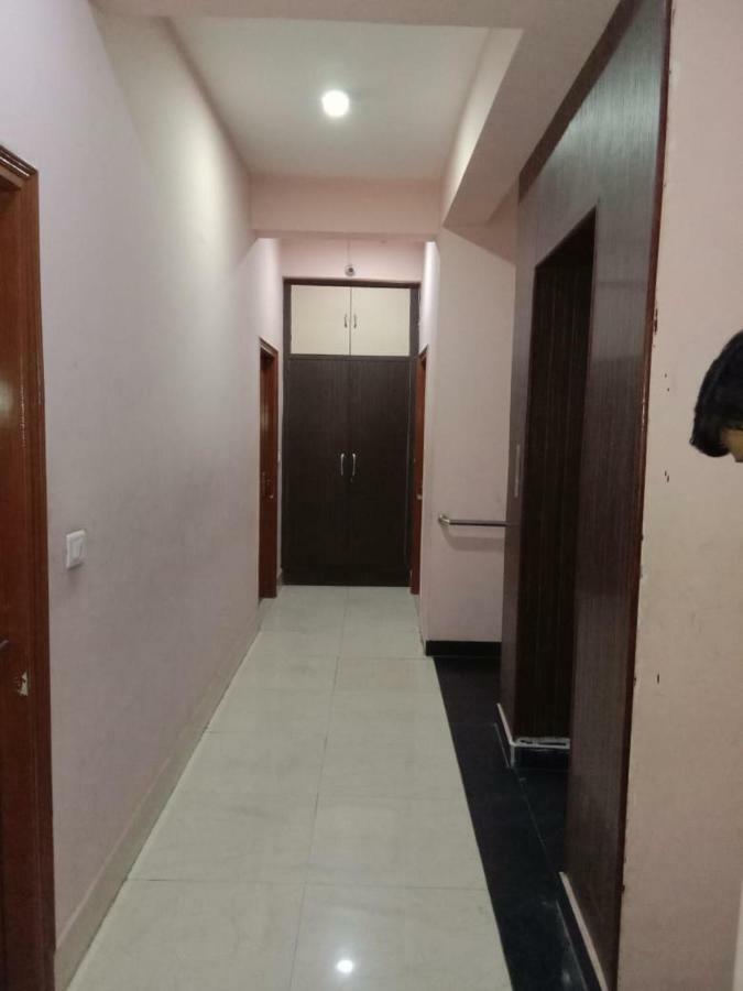 Adb Rooms Hotel De Pal Varanasi Exterior photo