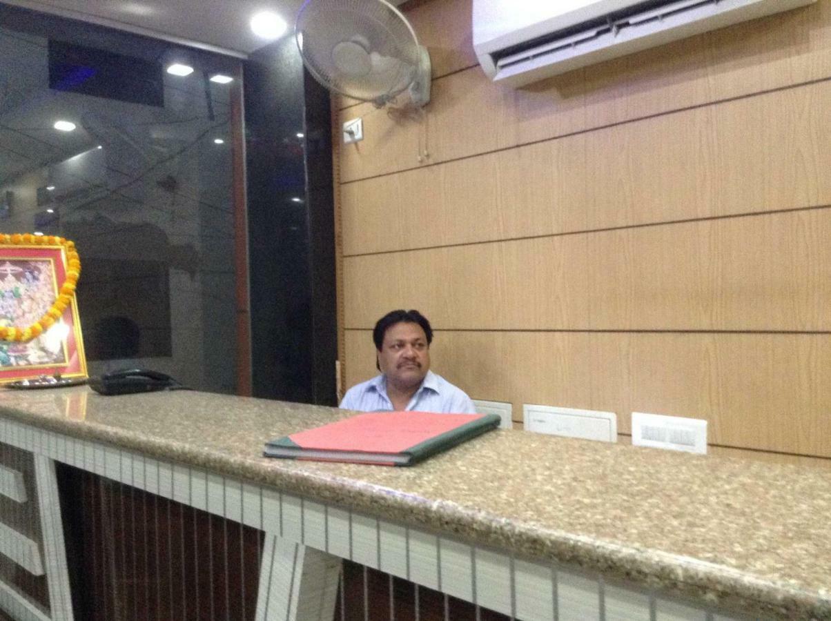 Adb Rooms Hotel De Pal Varanasi Exterior photo